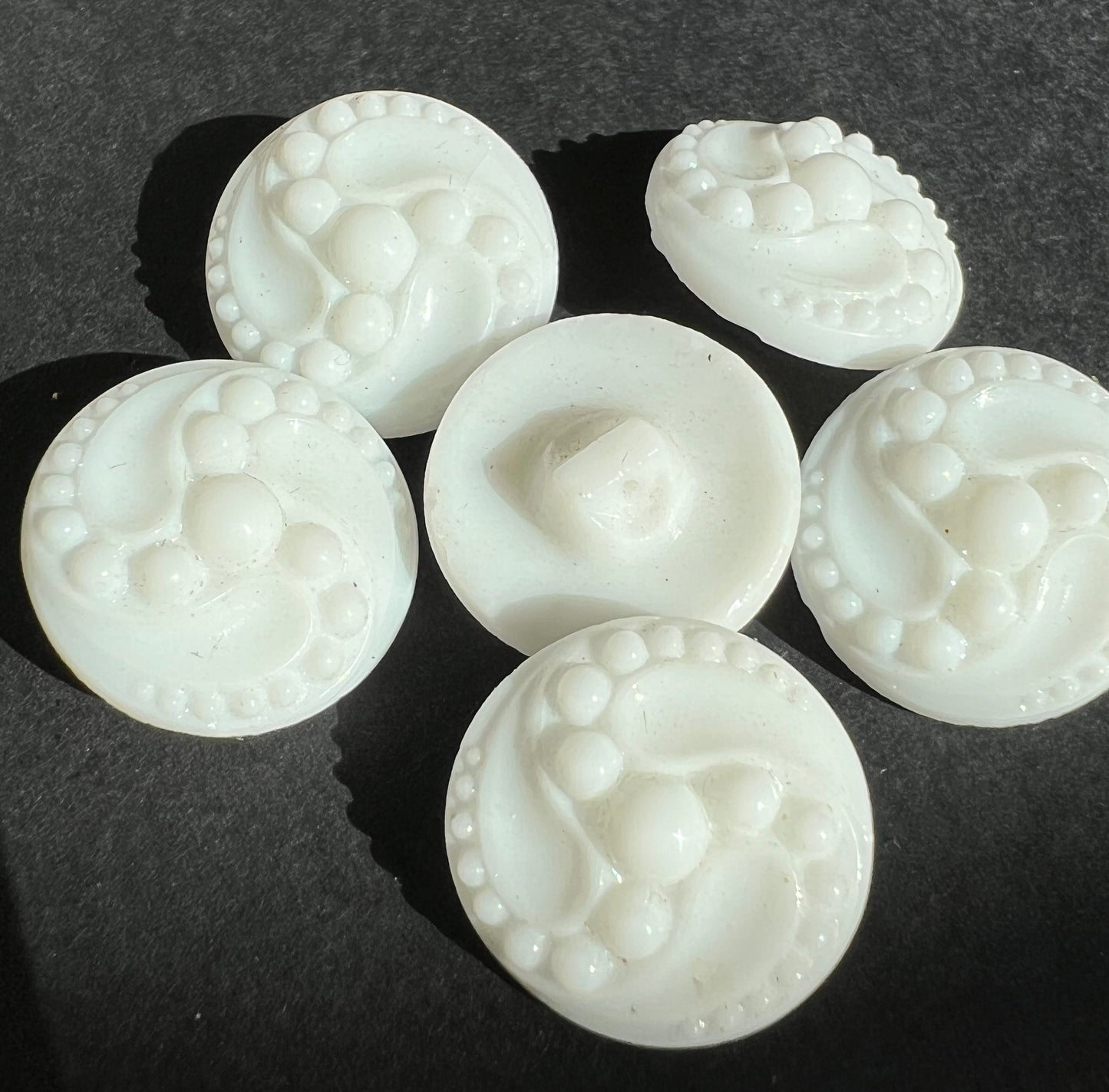 6 Vintage 1920s White Swirly 1.4cm or 1.8cm Glass Buttons