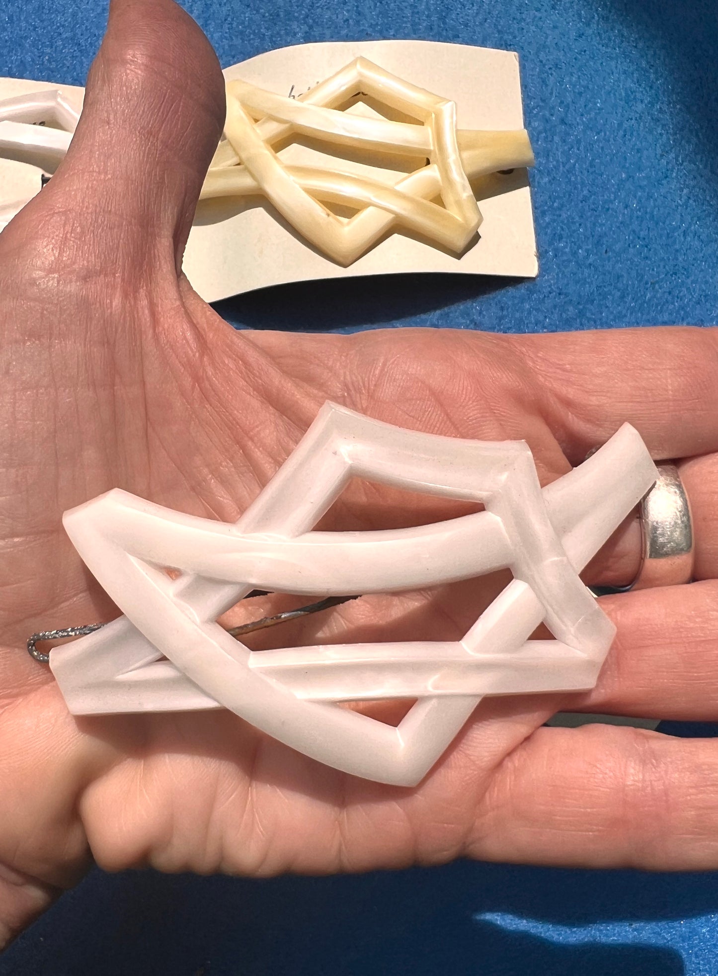 8 Mid Century Cream and White Hair clips