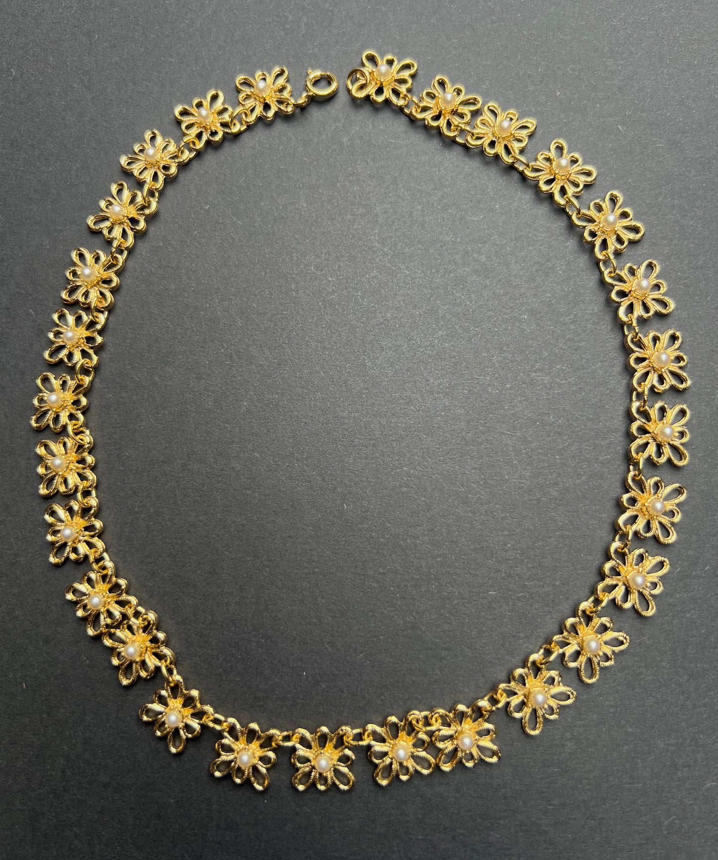 Darling Vintage Daisy Necklace