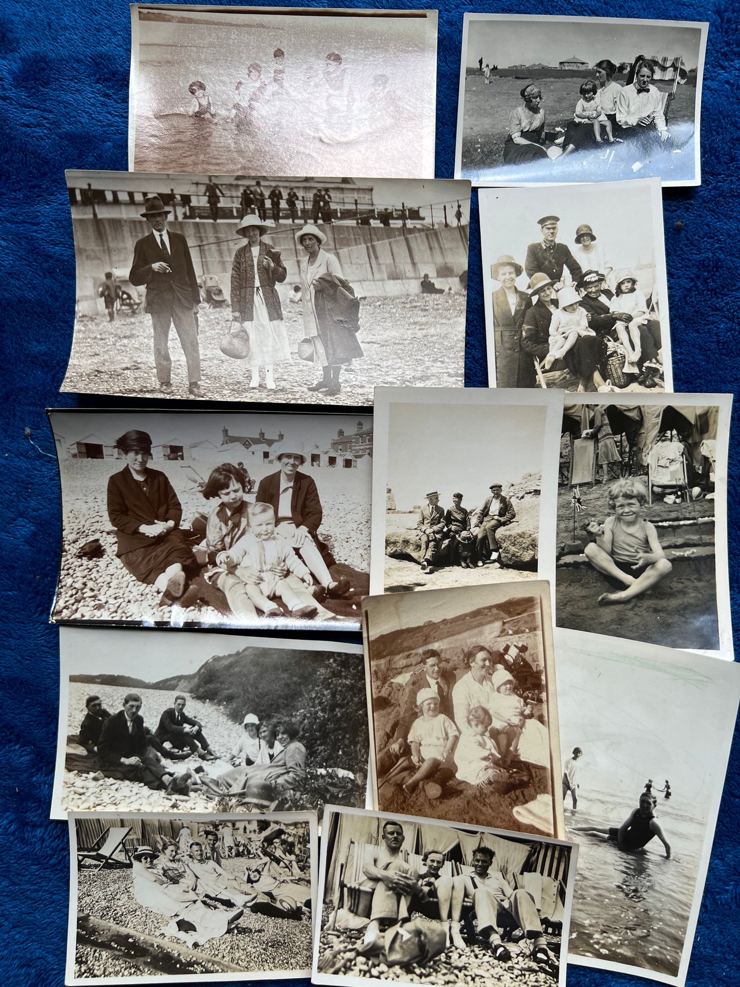 12 Happy Old 1920s/30s Photos of People at the Beach (E12)