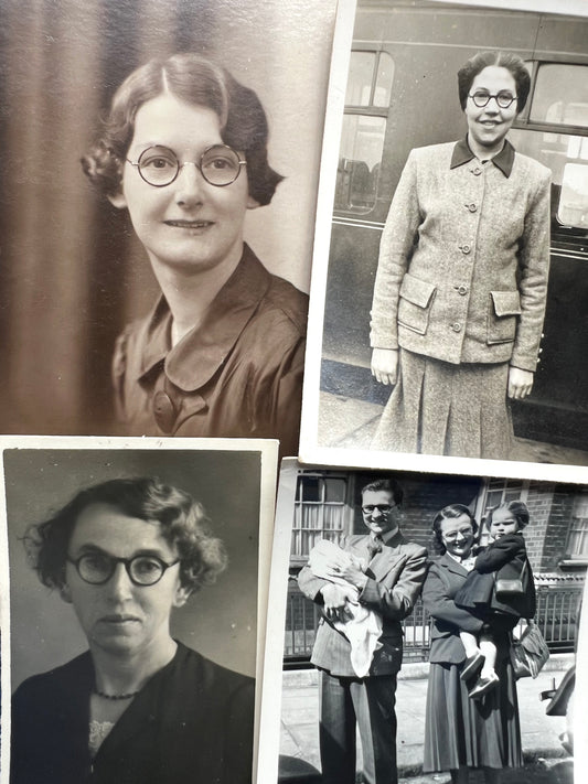 7 Old Photos of Women in Glasses (E15)