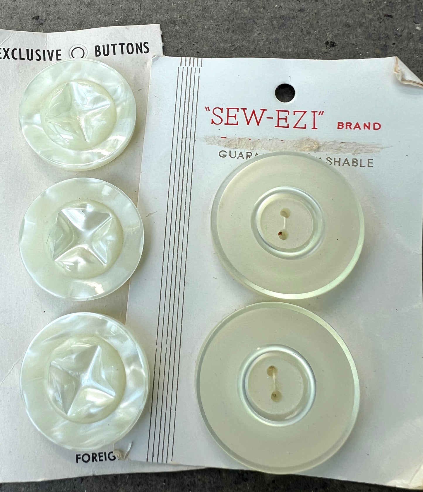 11 Sheets of Vintage Glass, Lucite and Bakelite Buttons (L)