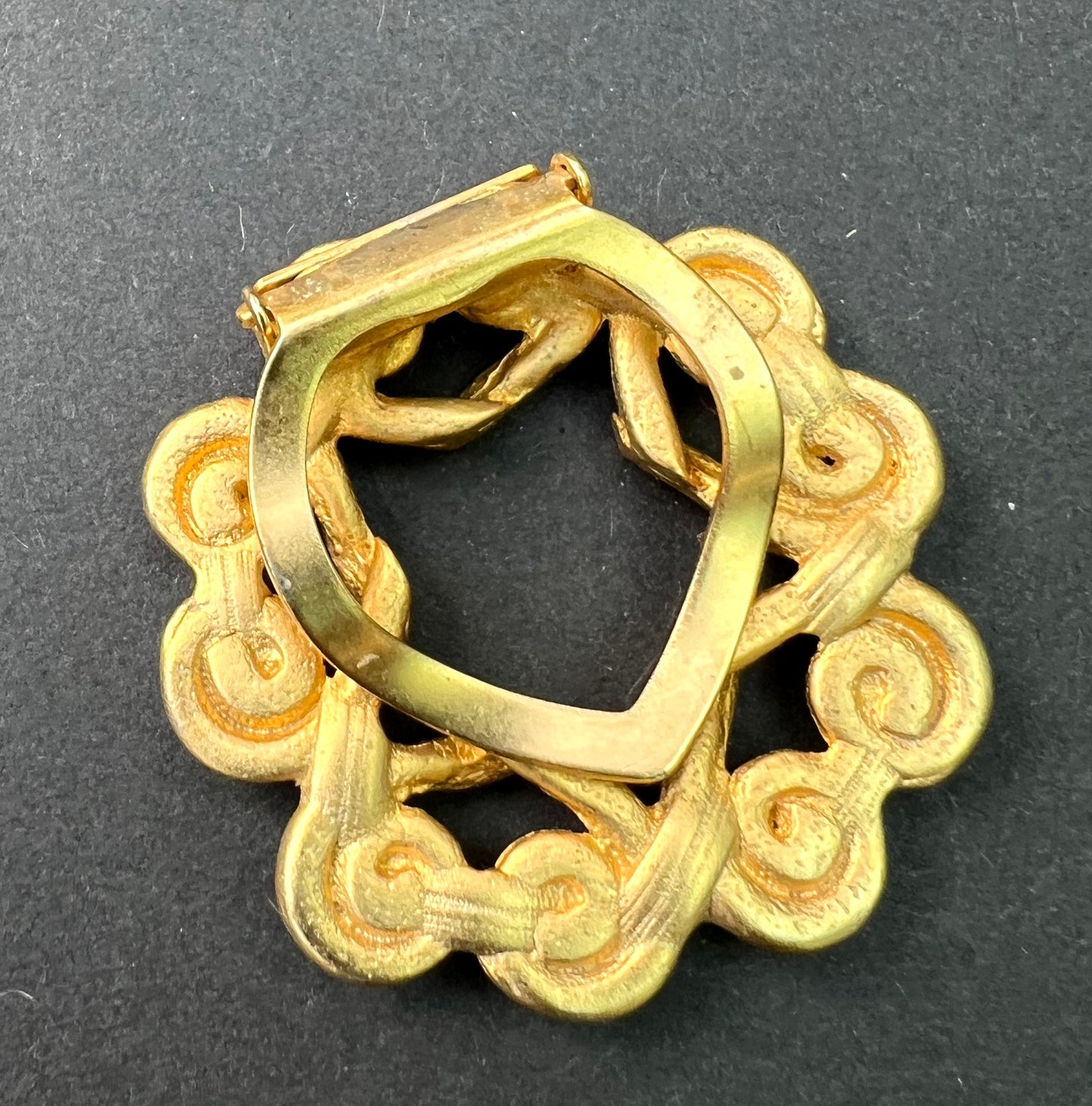 1960s Golden Swirl Scarf Clip