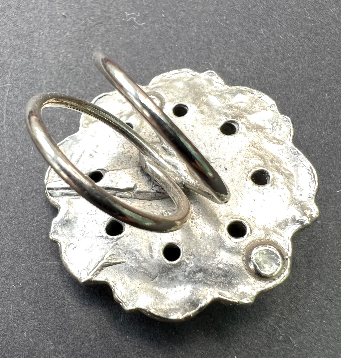 Pleasing Silver Tone Vintage Scarf Clip