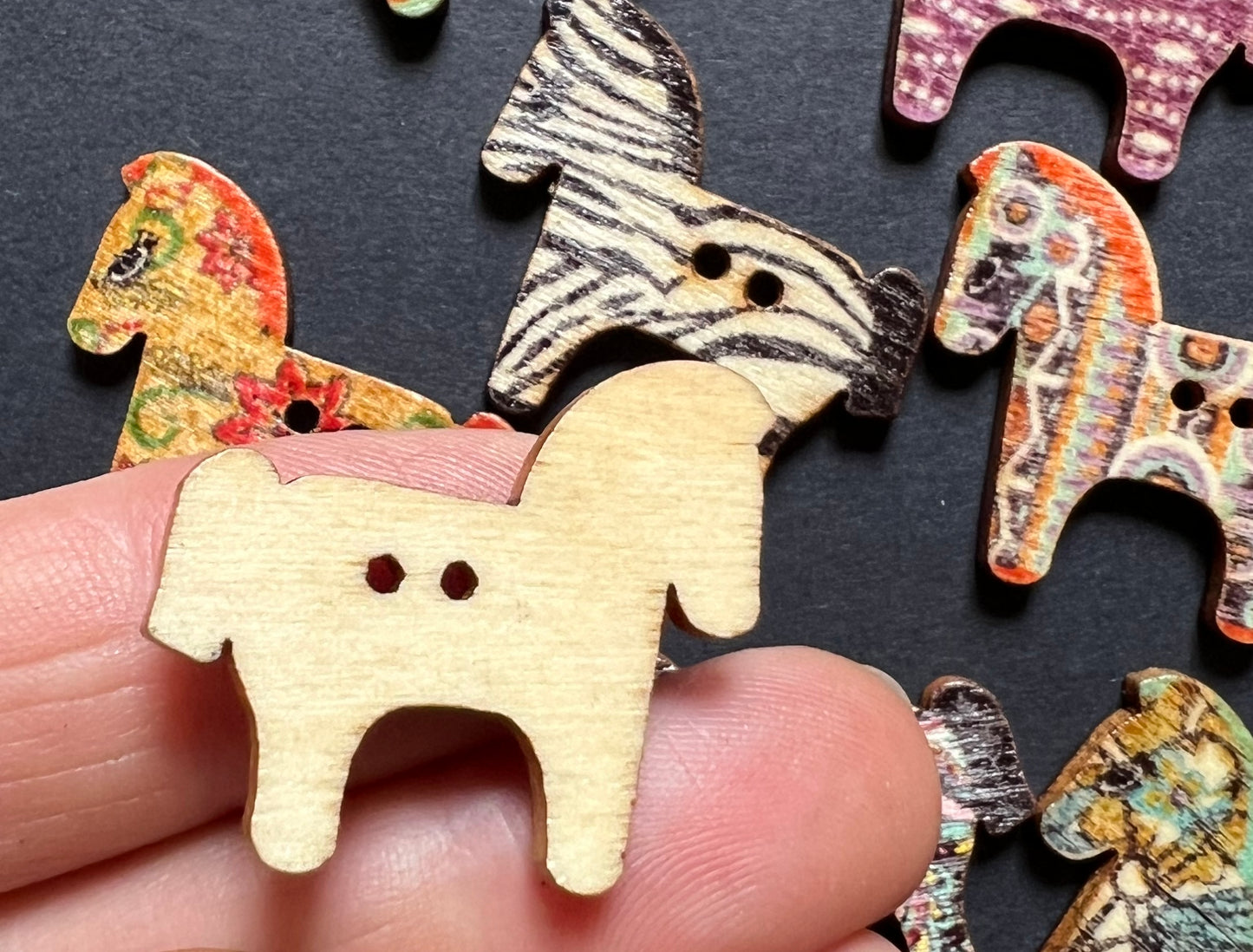 8 Wooden Horse Buttons Set 6.