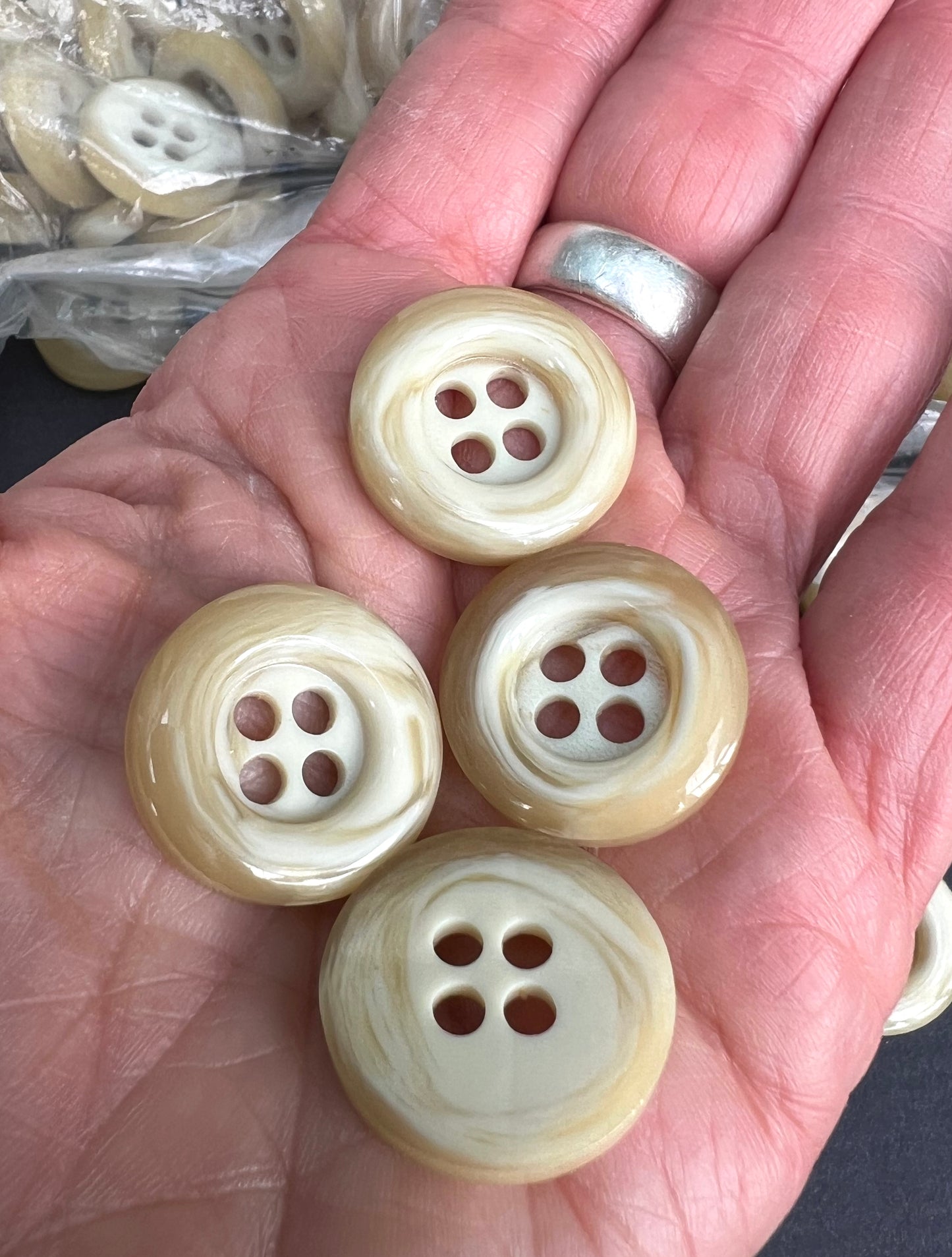 Wholesale 248 Delicious Butterscotch Swirl 2cm Vintage Buttons