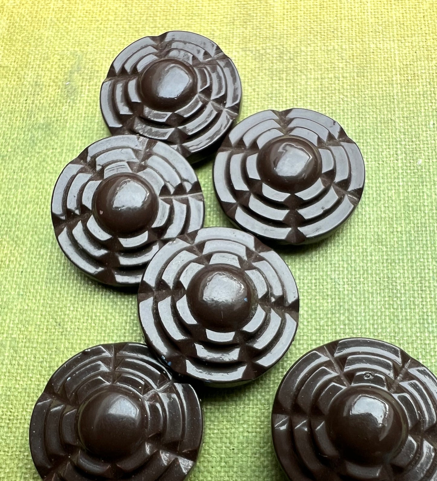 6 Impressive Italian 1940s Rich Brown 1.8cm Buttons