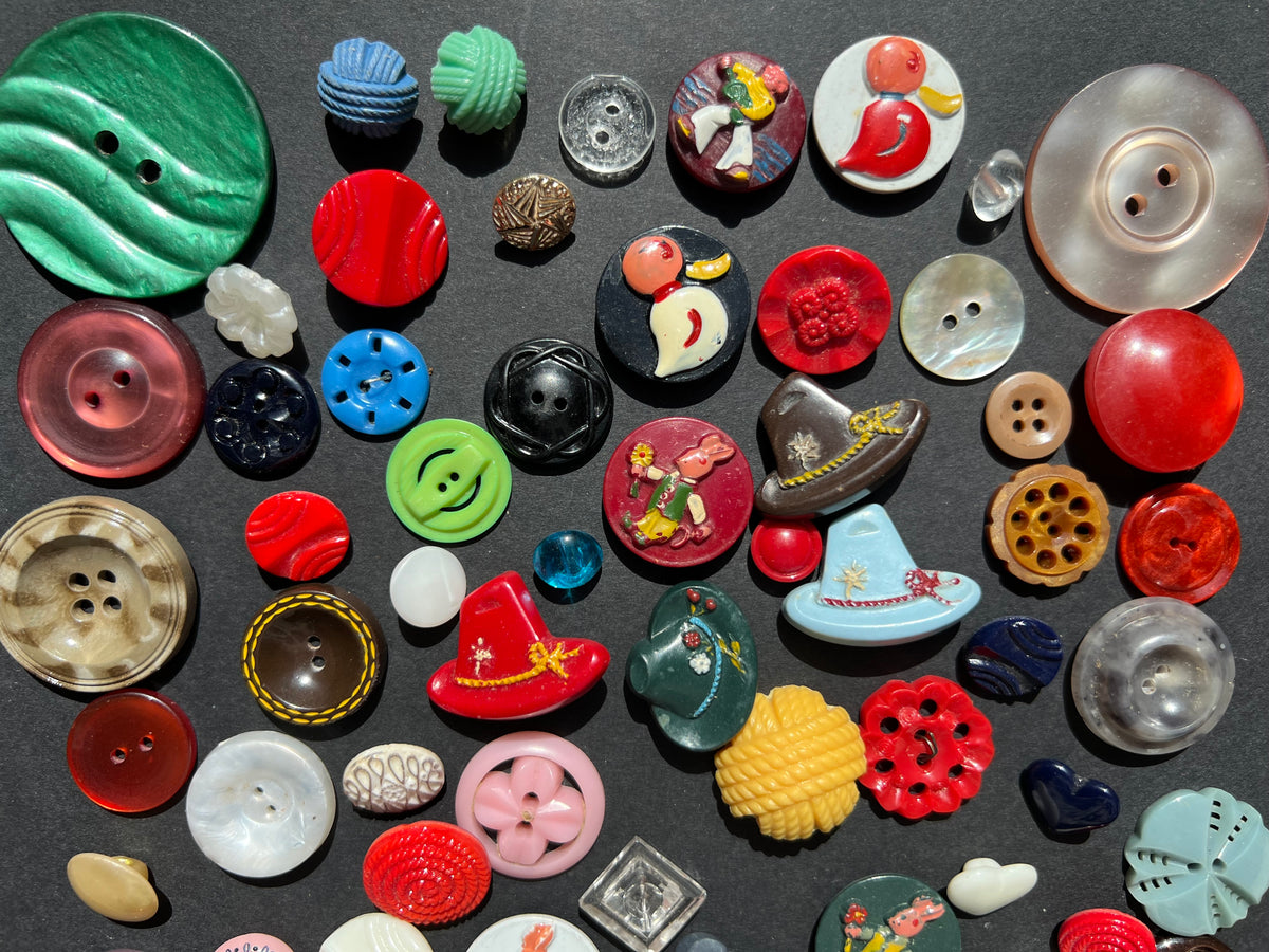 Interesting Job Lot of 100 Different Vintage Buttons