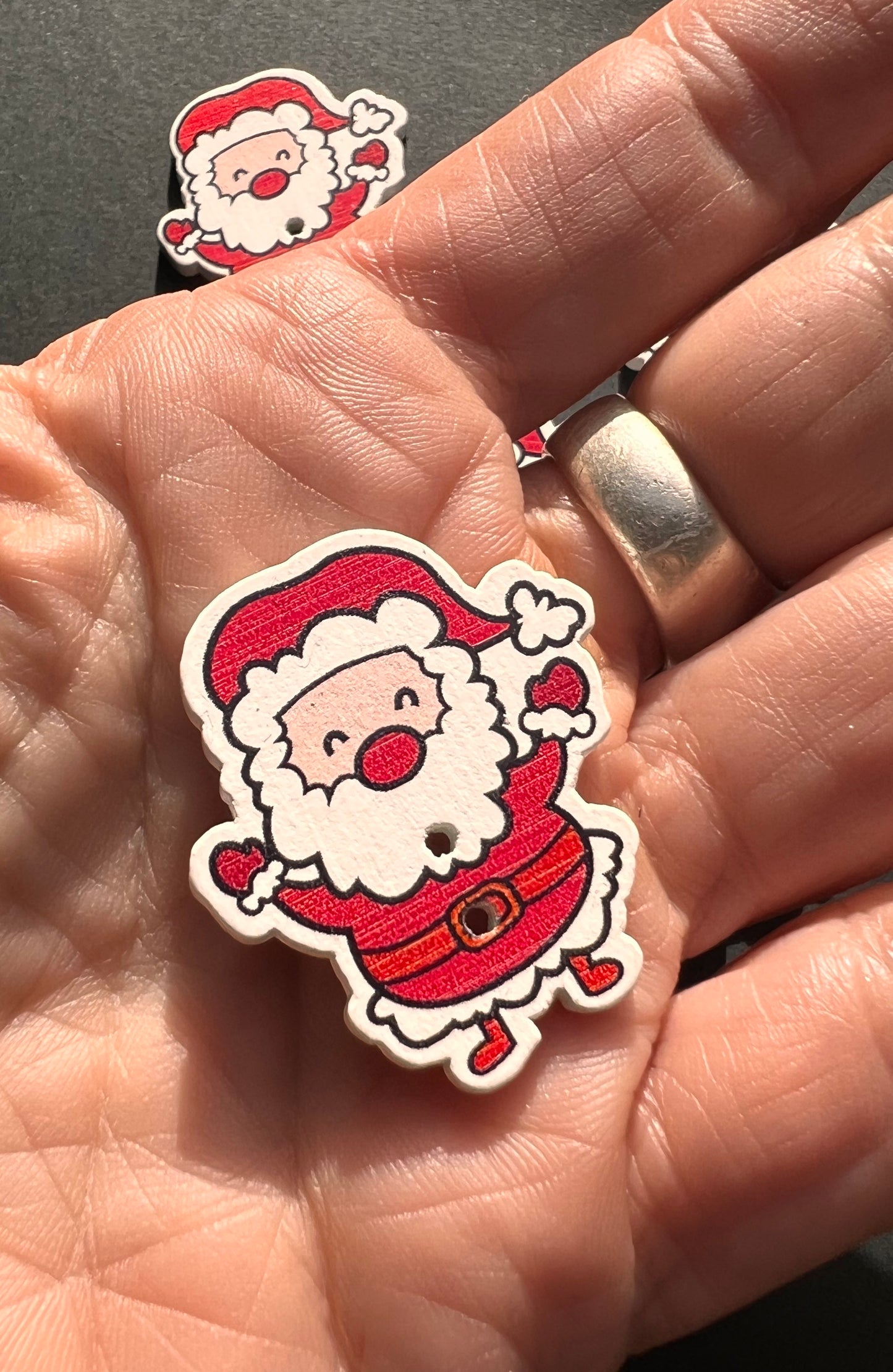 5 Wooden Father Christmas Buttons