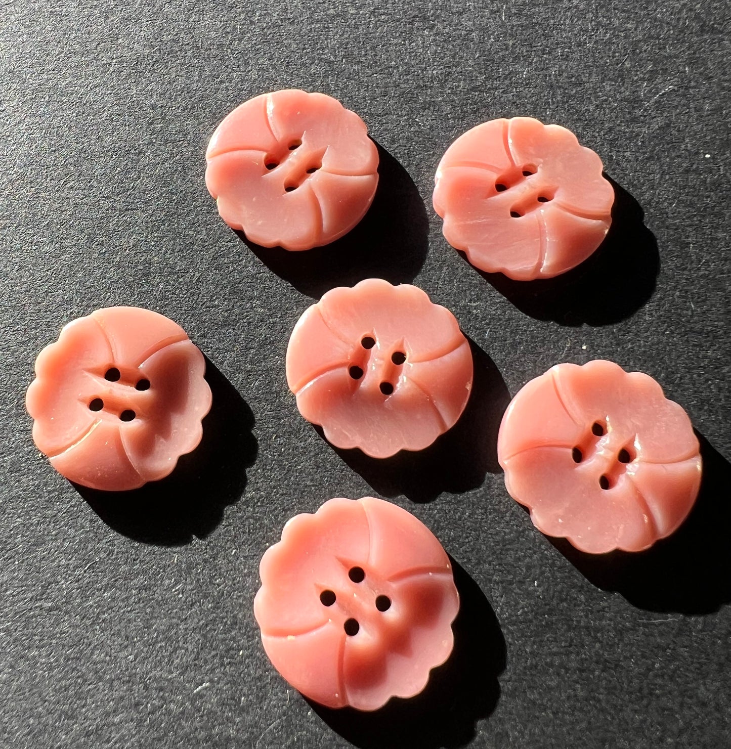 6 Crepe Pink 1.7cm Vintage French Buttons