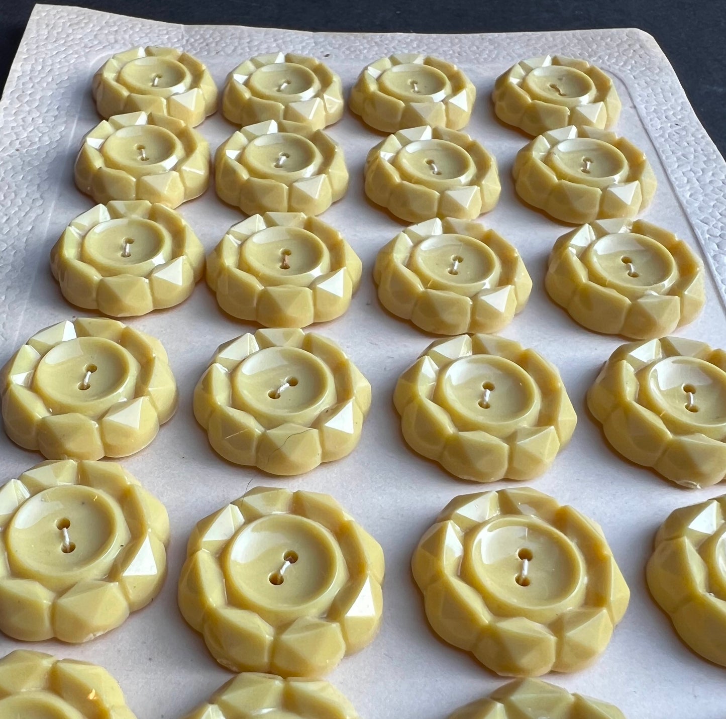 6 or 24 Vintage 2cm Pale Lemon Yellow Buttons