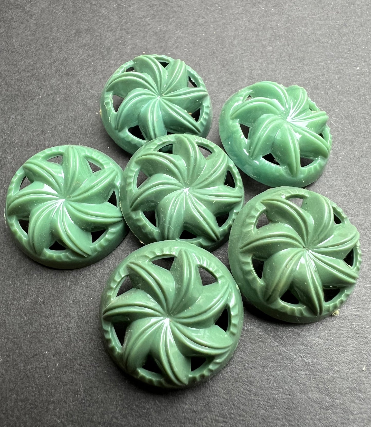 6 Sage Green Vintage SWIRL 2.2cm Buttons