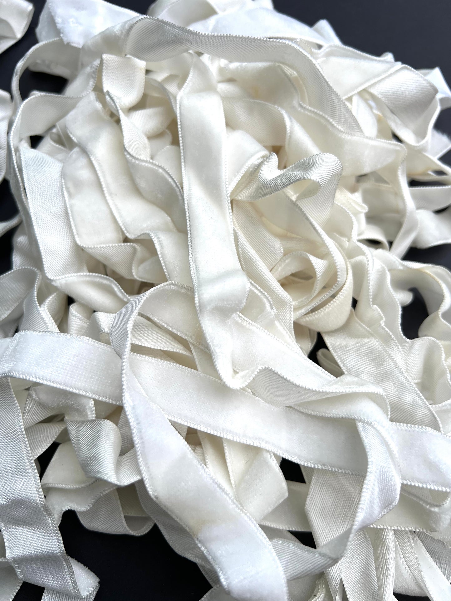 Approx 20m Vintage White Velvet Trim 1.5cm wide.