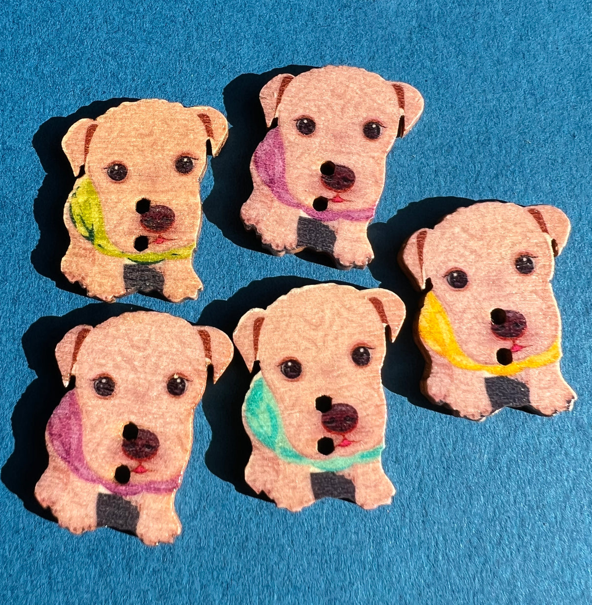 21 Wooden Puppy 3cm Buttons