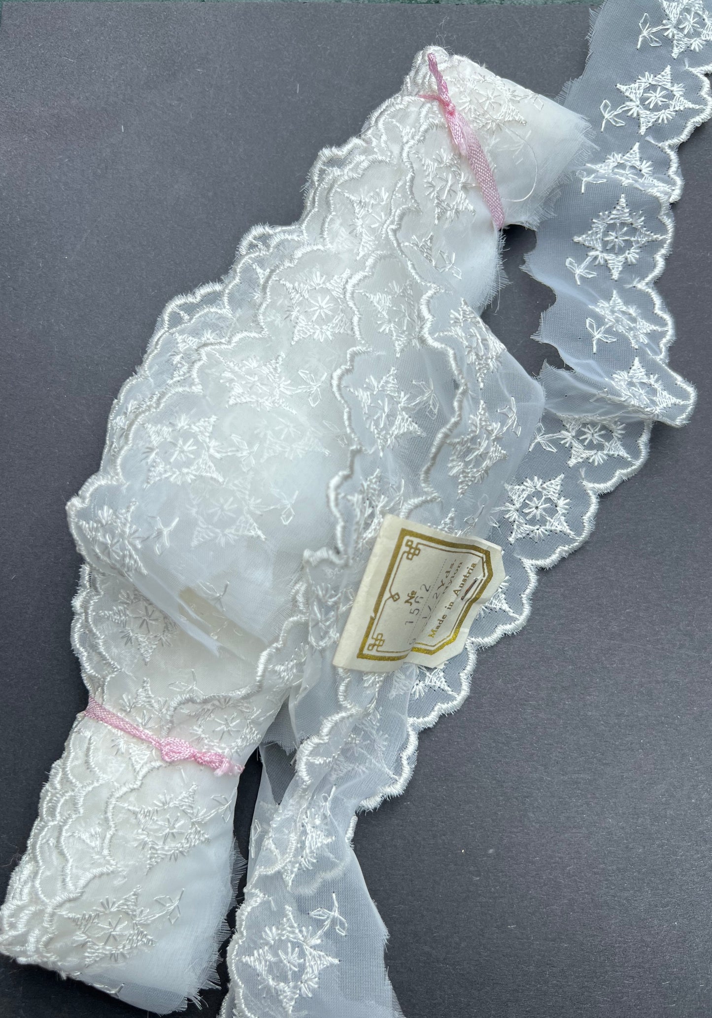 9.5 Yds Snowflake Flower Vintage White Trim MADE IN AUSTRIA 3.5cm wide