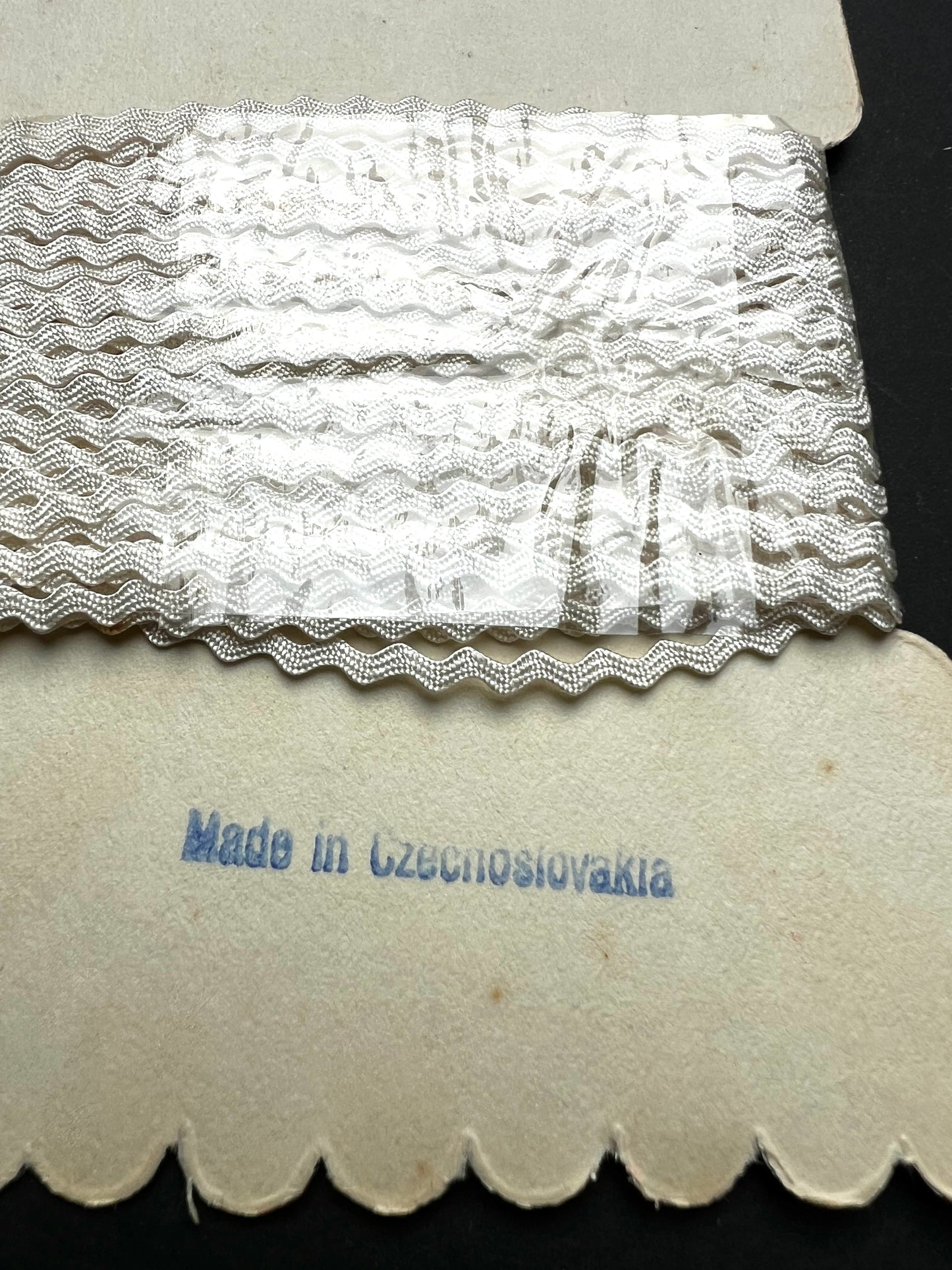 12yds Vintage 2mm Cotton RicRac on Striking Mid Century Display Card