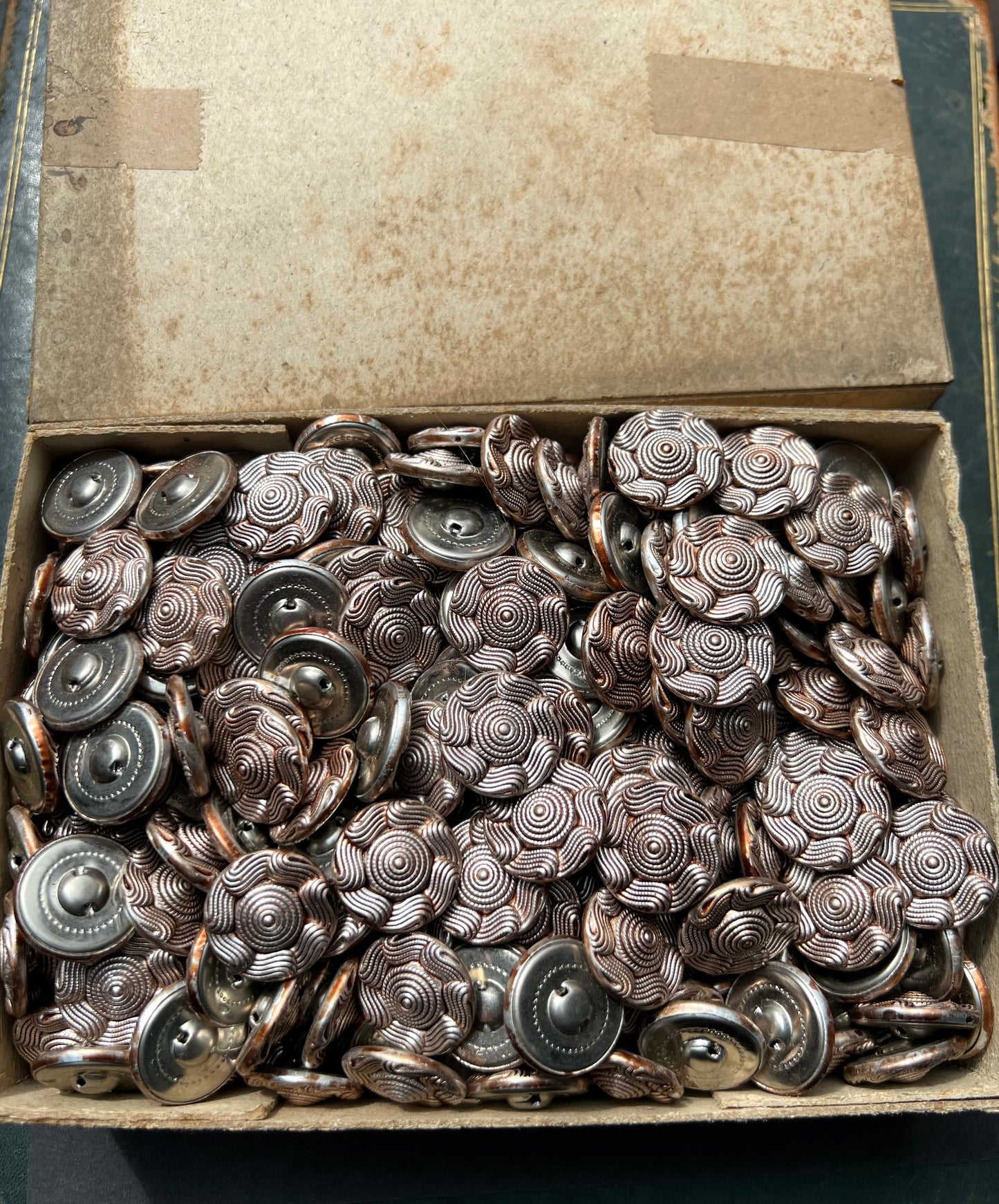Wholesale -3 Gross -432 - VINTAGE Bronze Tint Swirly Metal Buttons - 2.3cm wide