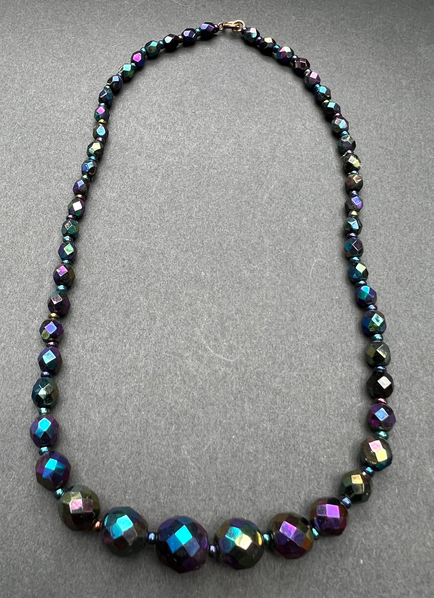 Vintage Aurora Borealis Faceted Glass Bead 46cm Necklace