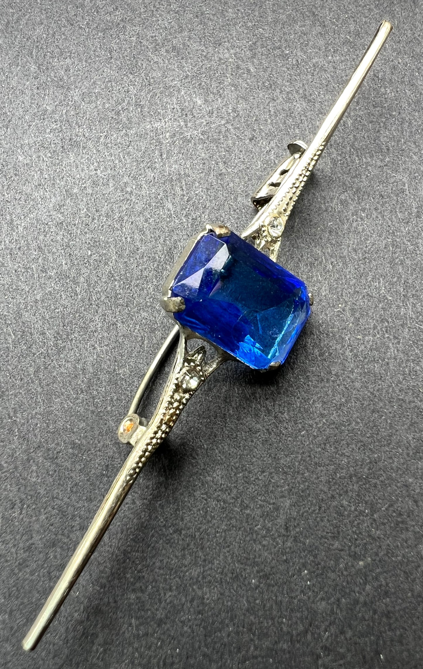 Attractive 1920s Cut Glass Bar Brooch Blue or Turquoise