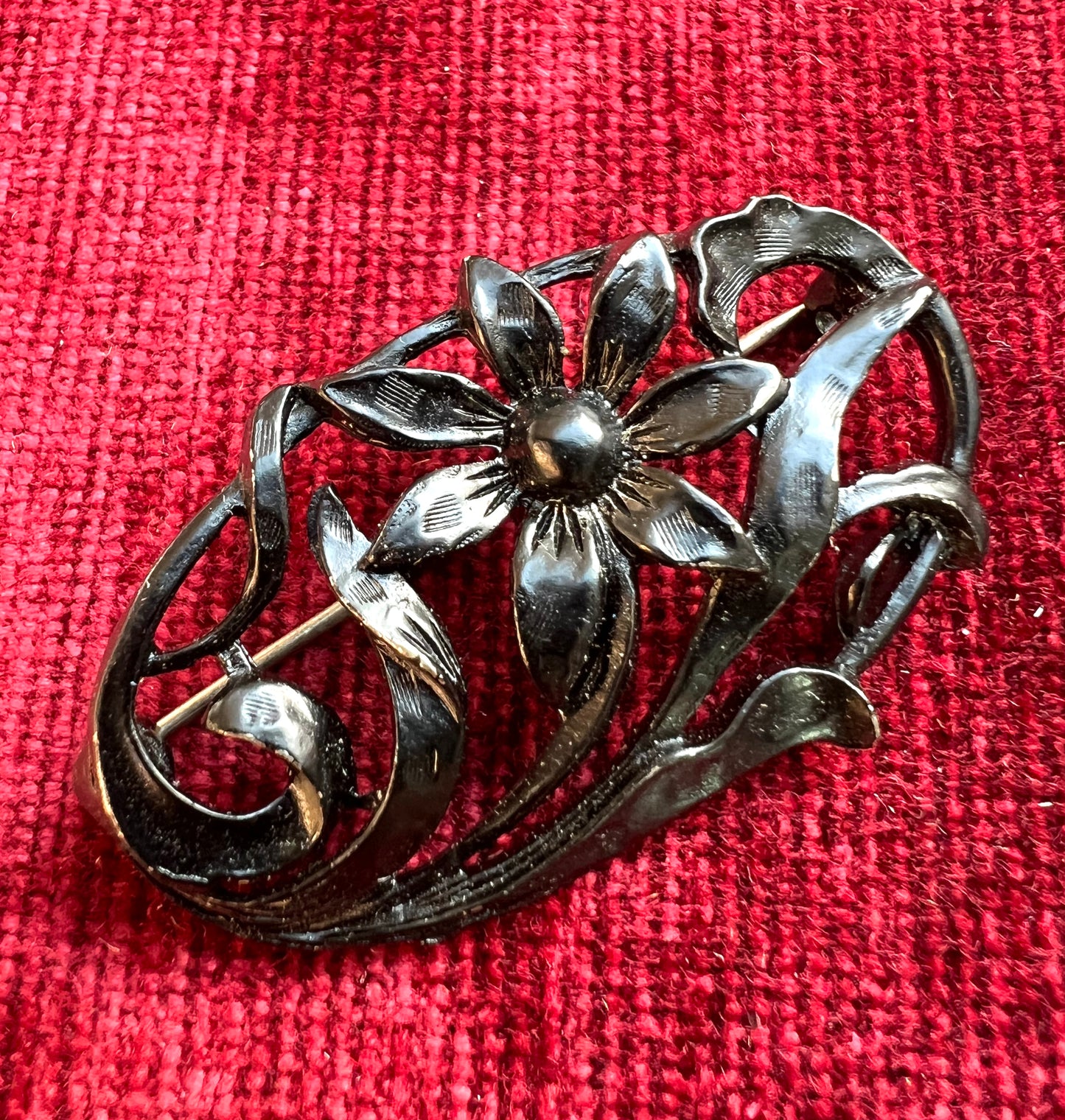 Confident 1940s Black Metal Floral Brooch - Oval