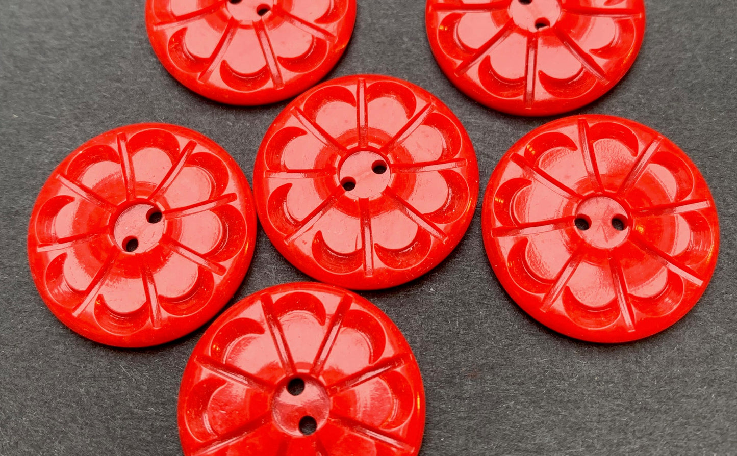 6 Vintage Confident Red 2.2cm Buttons.