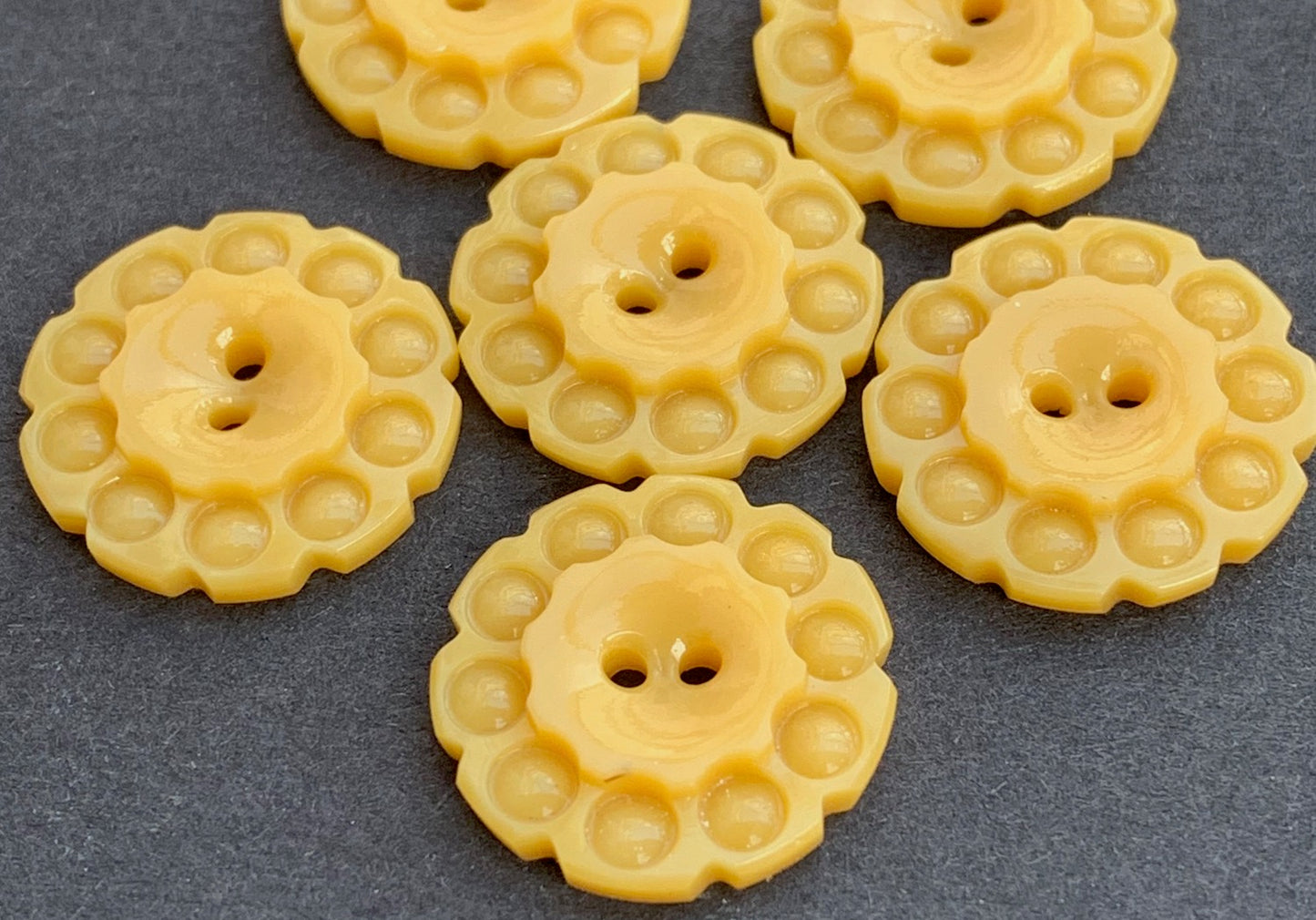6 Buttery Yellow Vintage 1.7cm Buttons