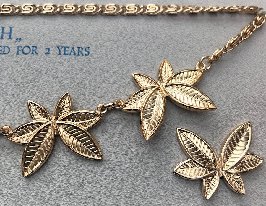 Charming Autumnal Leaves 1950s Necklace and Clip On Earrings Set