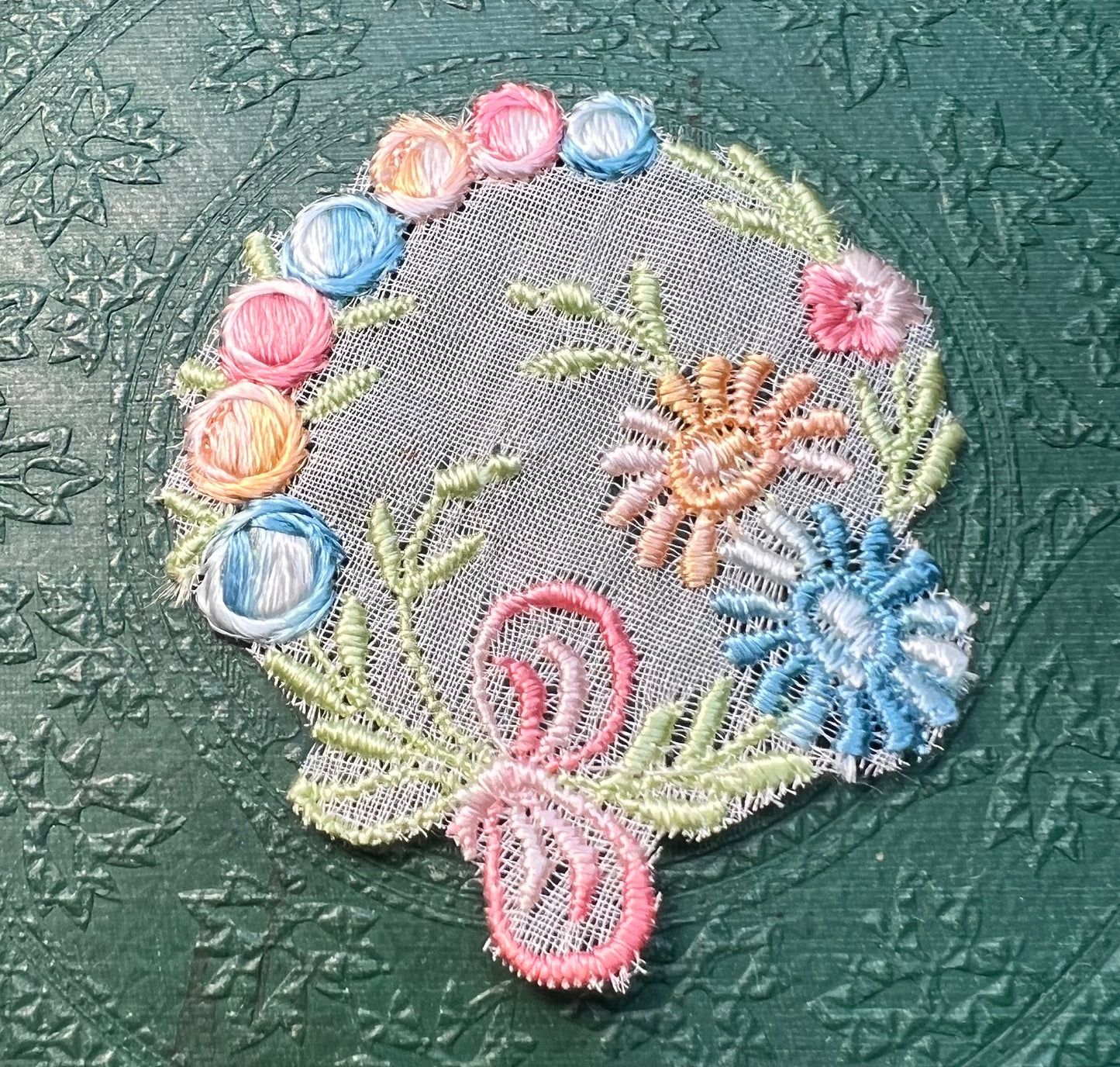 Lovely Garland of Flowers Vintage 5cm Appliques