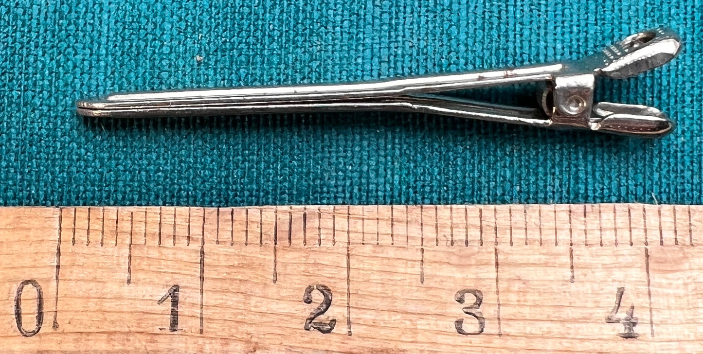 Vintage Sheet of 5 x 4cm Little Pin Curl Clips.