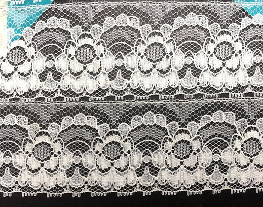 12 yds of 4cm wide Gorgeous Vintage English Flowery Lace Trim