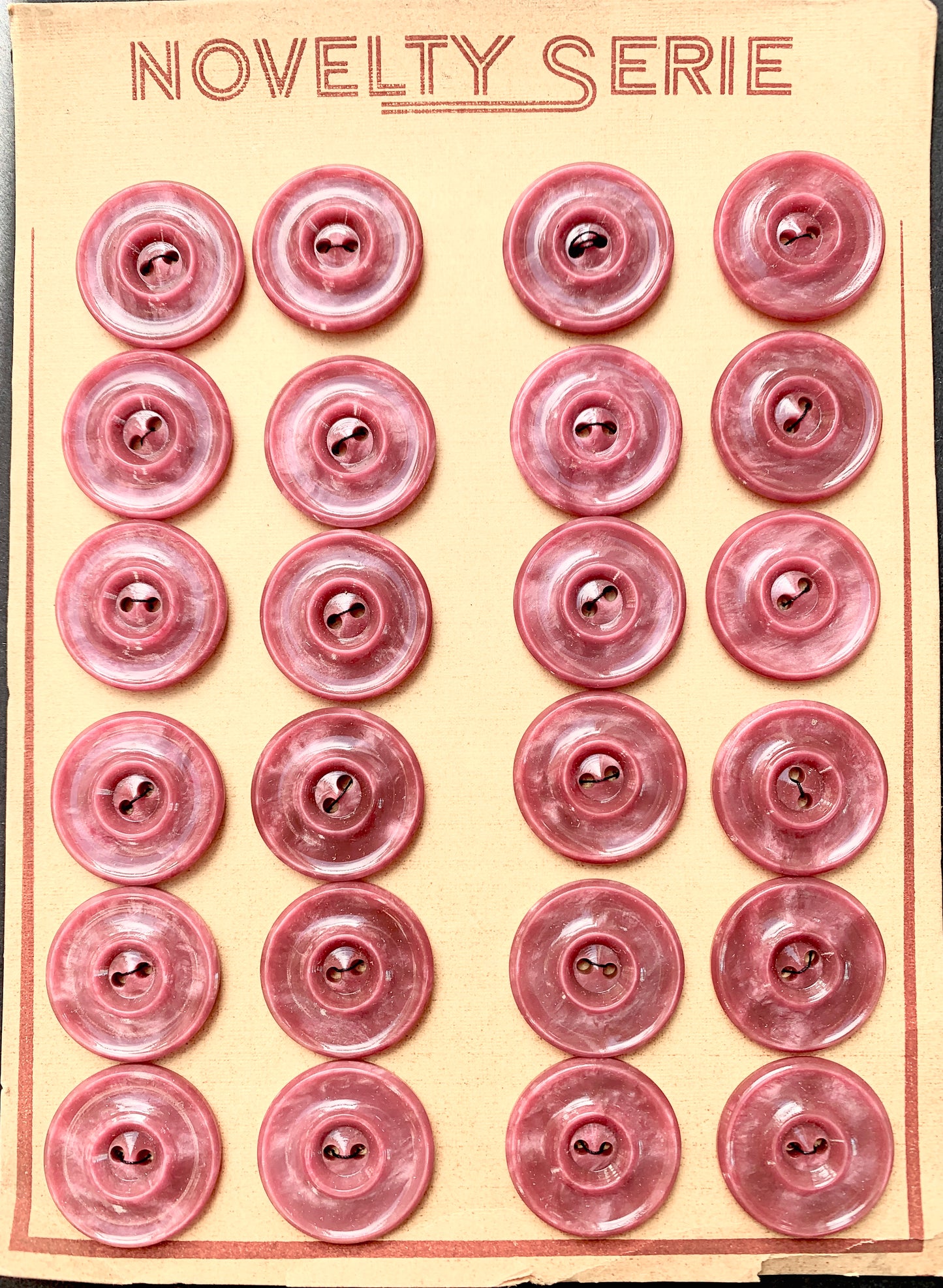 24 Dusky Plum Vintage 2.2cm French Buttons