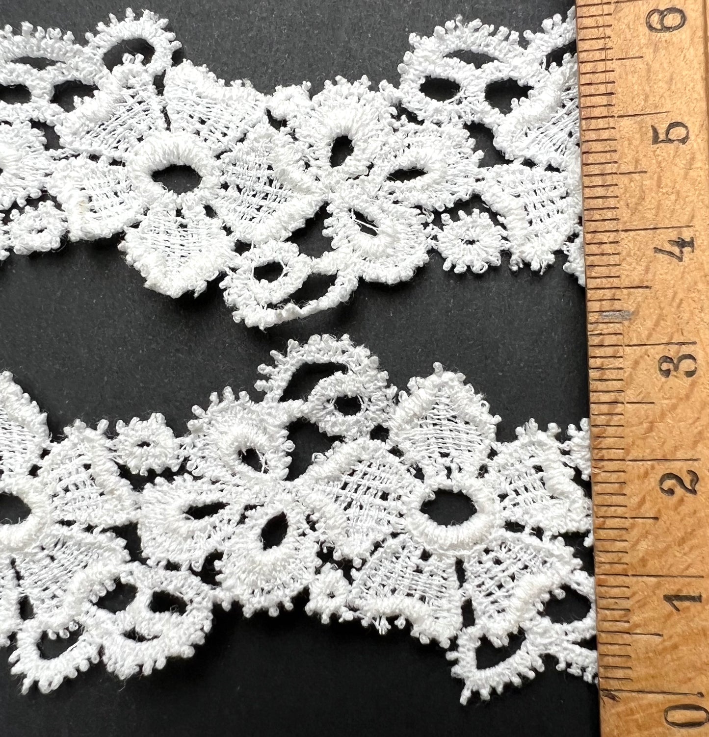 1m Vintage Cotton 3cm Wavy Flowers Trim