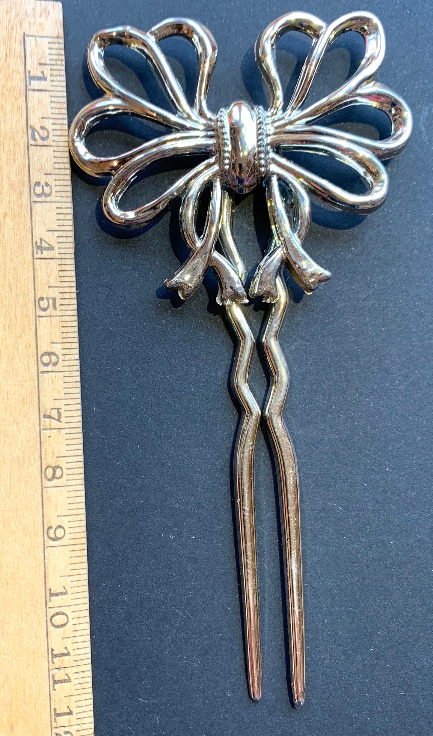 Wonderfully Ornamental 1950s Silver Lucite 12cm Chignon Pin