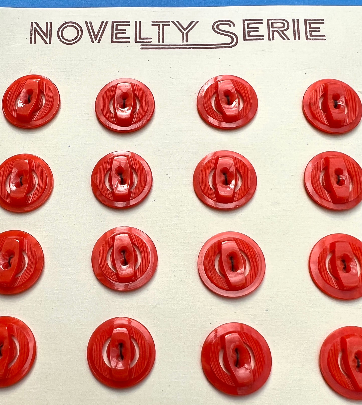 6 Very Deco Red 1940s Buttons - 2.2cm