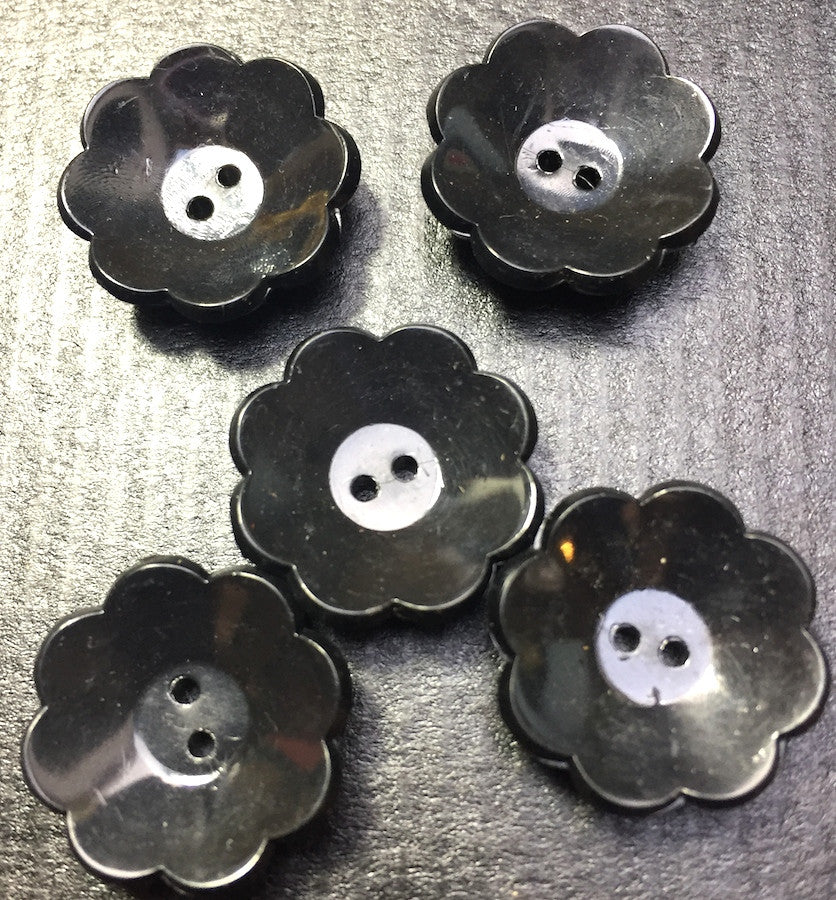 6 Charmingly Simple Vintage 2cm Flower Buttons - Choice of Colours