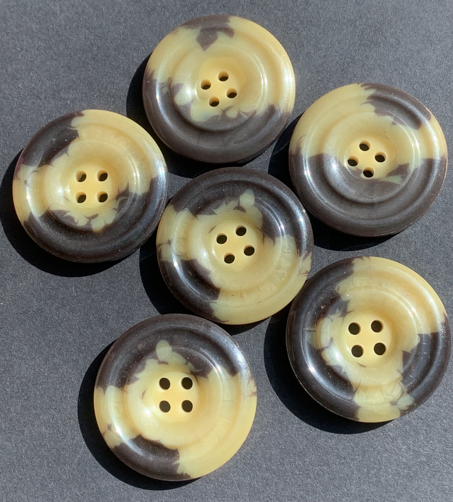 6 Big 3.2cm Cloudy Vintage Lucite Buttons