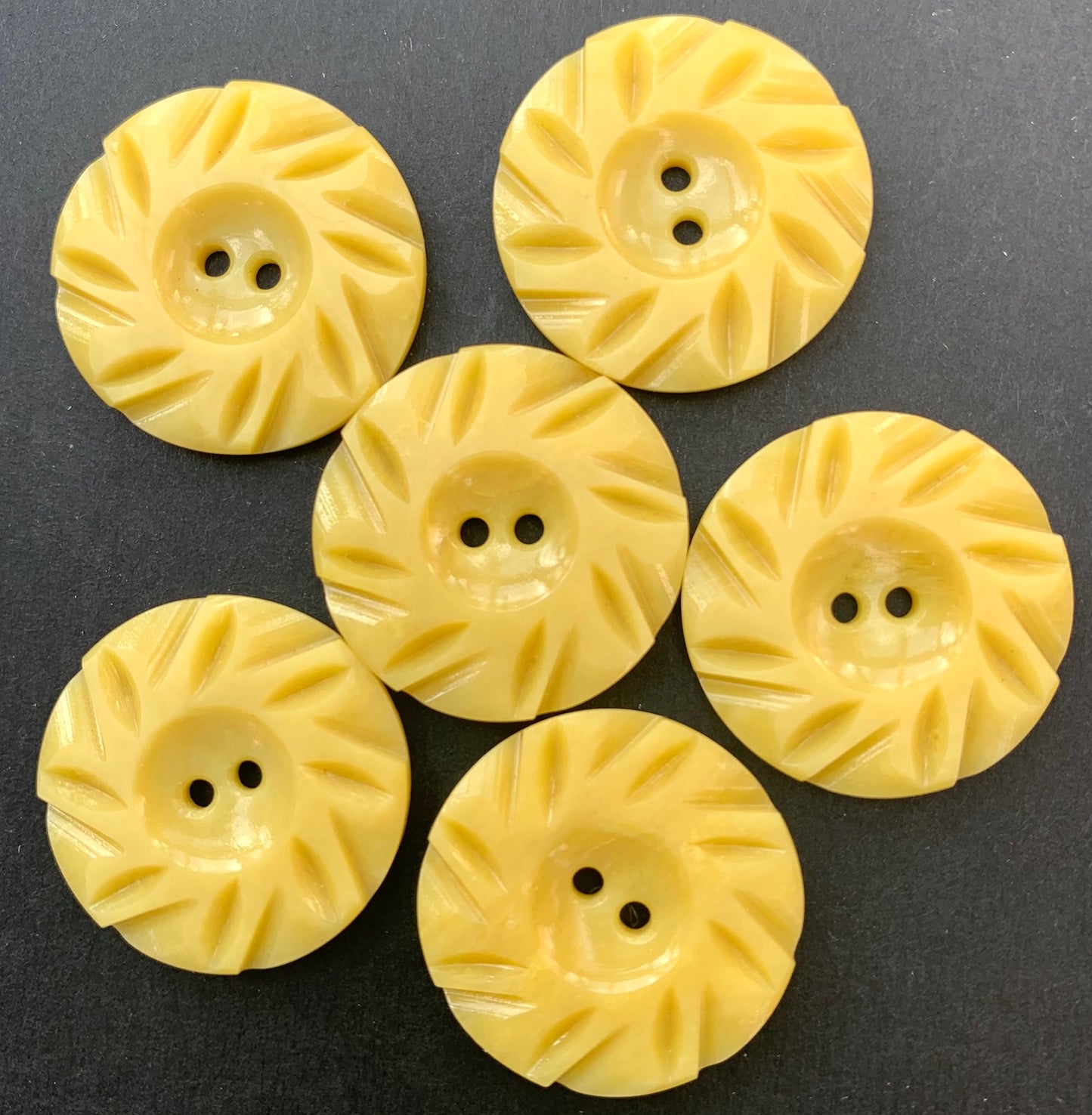 Happy Corn Yellow Swirly Vintage 2.2cm Buttons