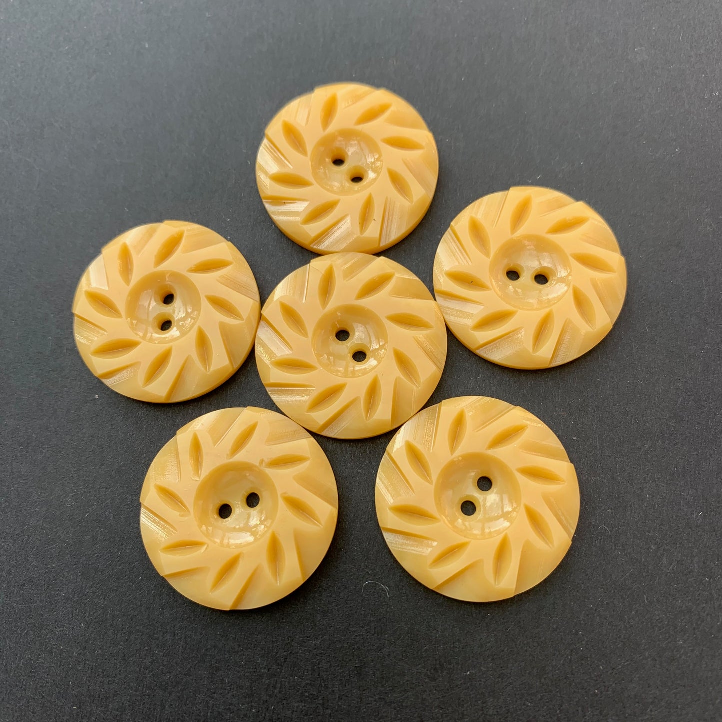 6 Mustard Yellow Dynamic Vintage 2.2cm Buttons