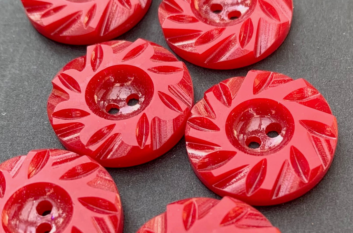 6 Glowing Burgundy Vintage 2.2cm or 1.7cm Buttons