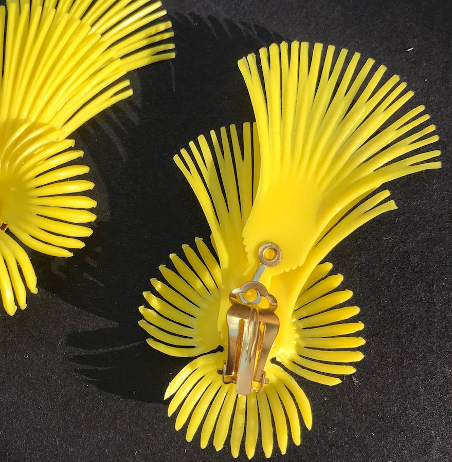 Not at all Bashful Clip-On Vintage Earrings