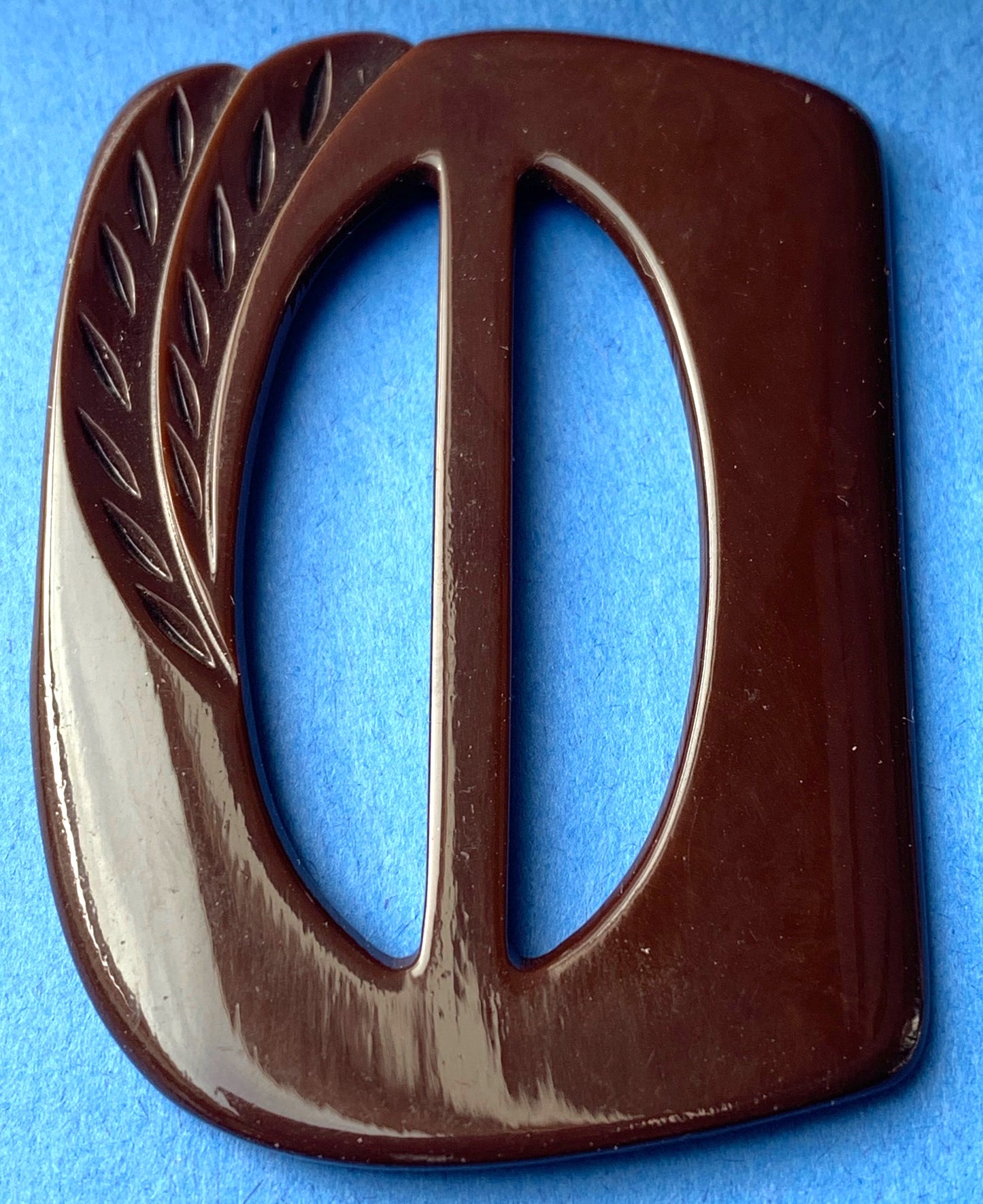 Shiny Conker Brown 1940s Casein 6cm Buckle..with a Flourish..