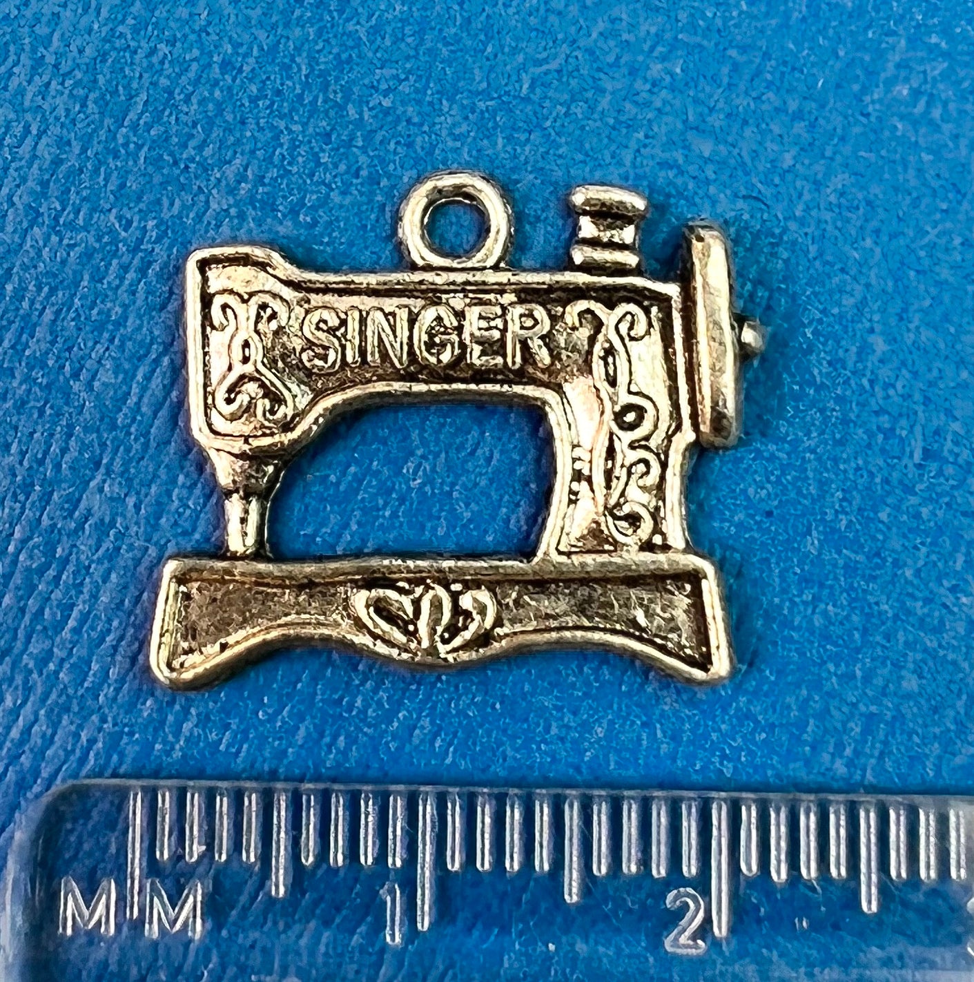 Old Fashioned Singer Sewing Machine Charm / Pendant - 2cm long