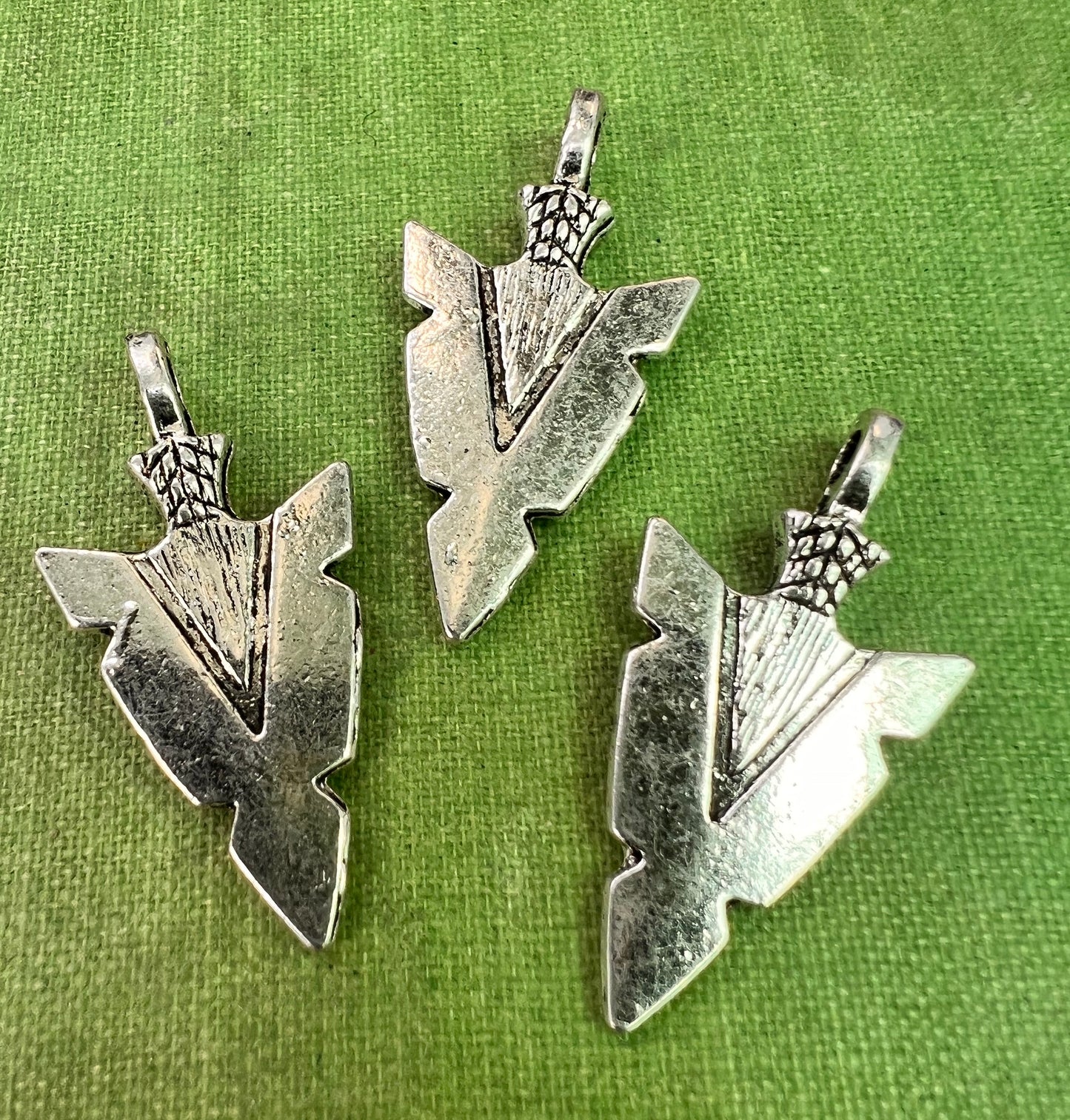 4 Arrow Head 3cm Charms