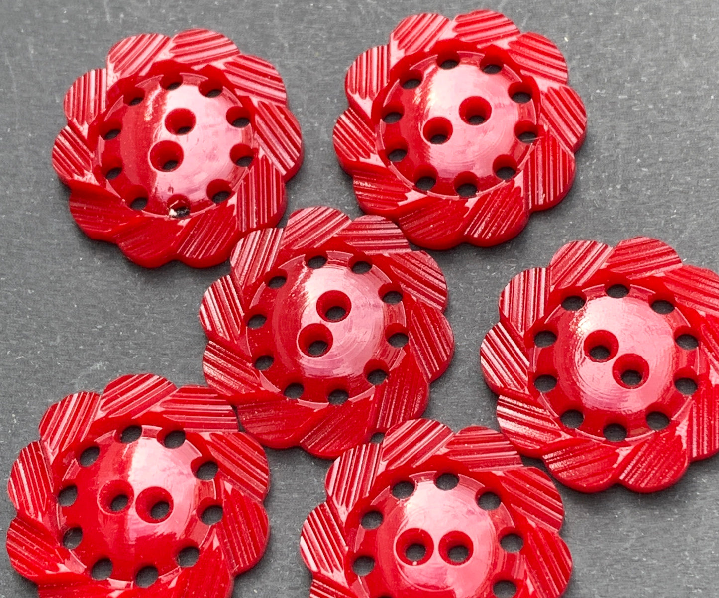 6 Dramatic Crimson Vintage 1940s Buttons -2.2cm wide