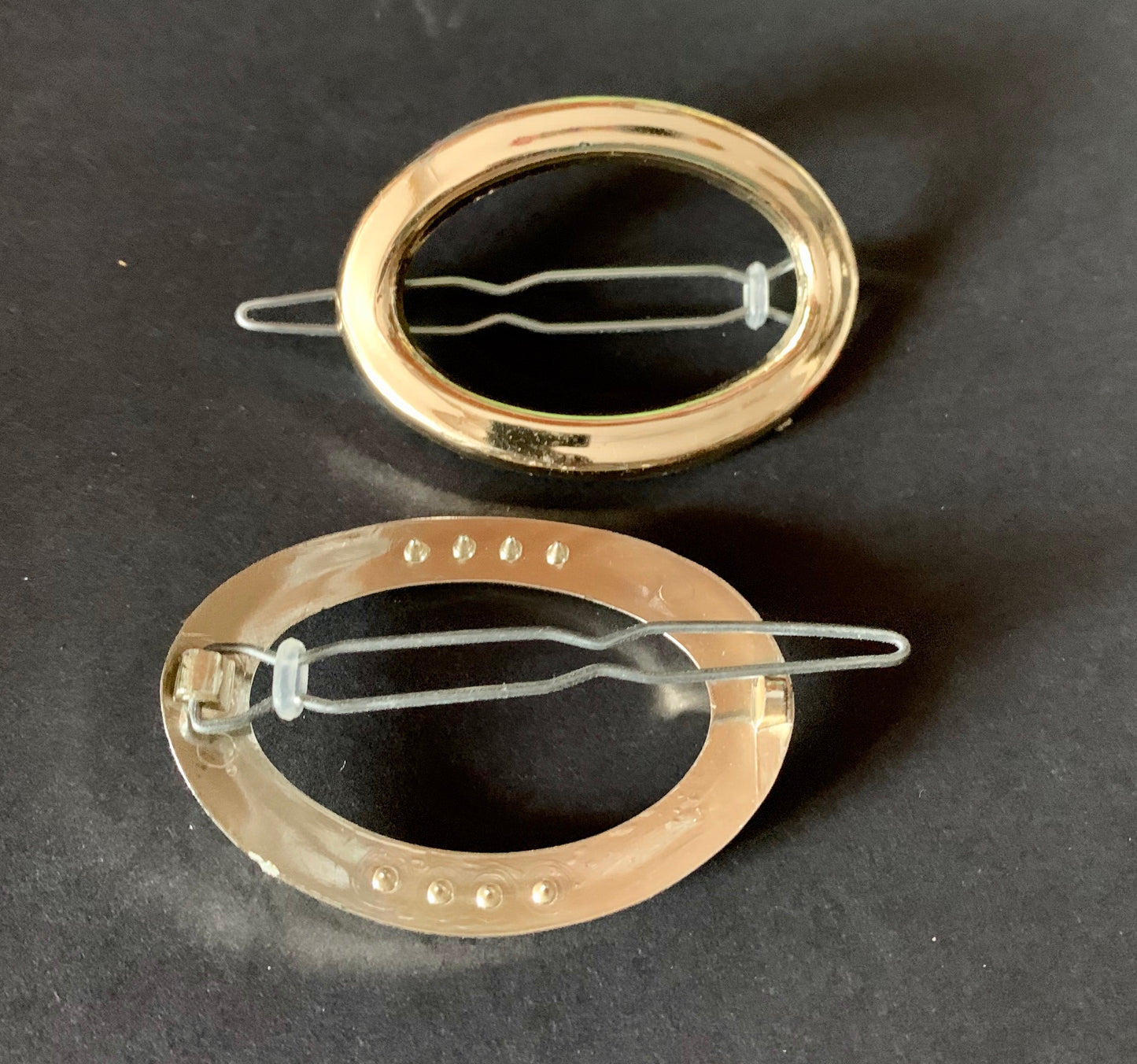 Pair of Shimmery Gold Oval or Round 1960s Hair Clips -4/5cm