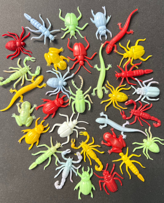 30  Realistic Vintage Plastic Bugs..For Creative Japes..