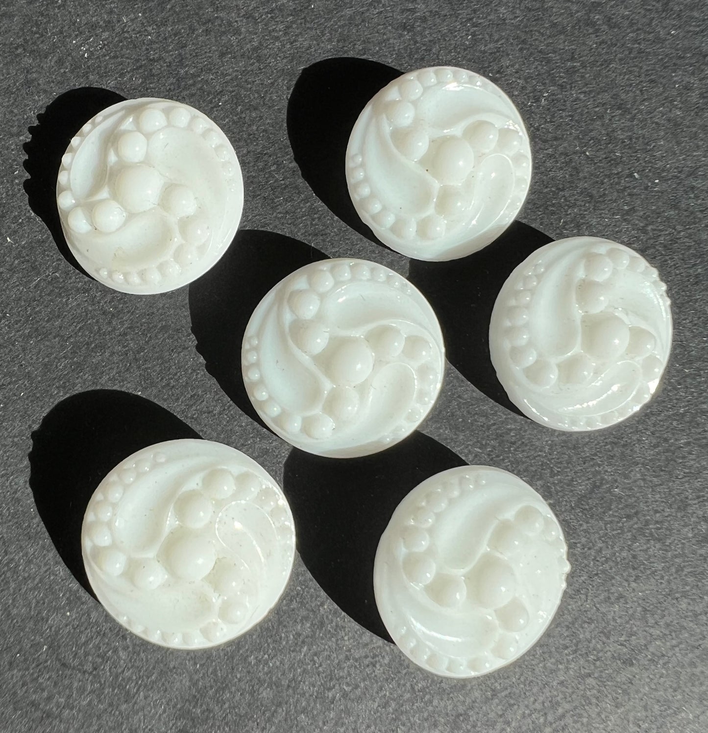6 Vintage 1920s White Swirly 1.4cm or 1.8cm Glass Buttons