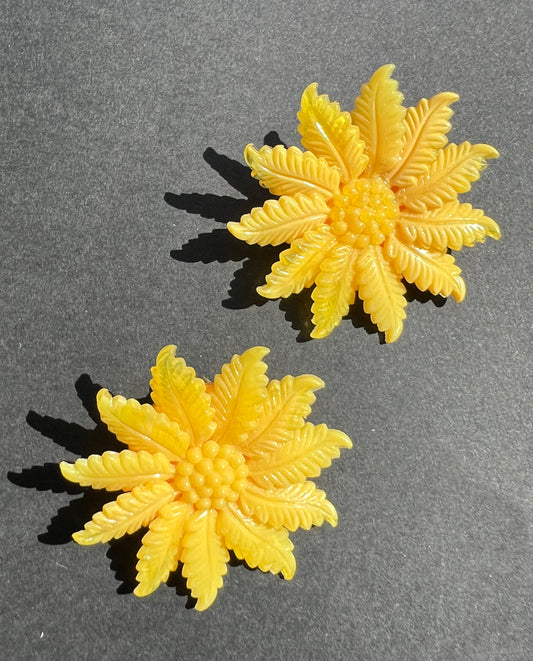 Bright and Sunny Yellow Flower 1950s Clip-on Earrings 4cm tall.