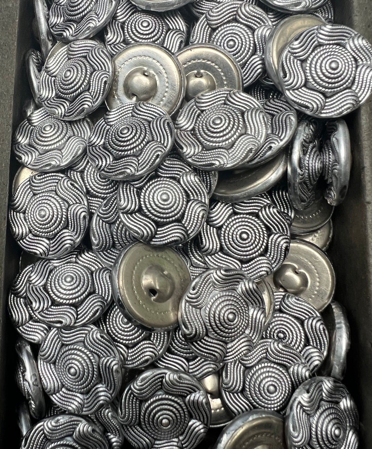1 Gross -144 - VINTAGE Swirly Silver Metal Buttons - 2.3cm wide