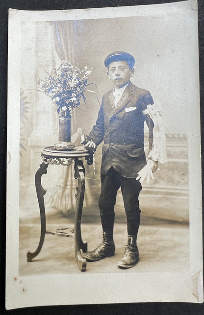 5 Unusual 1930s French First Communion Photos.